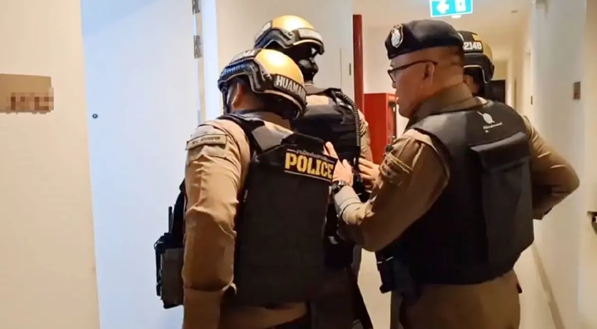 ตร.บุกจับ หนุ่มปืนดุ โมโหแฟน ยิงทะลุห้องเพื่อนบ้าน โดนไป 3 ข้อหา