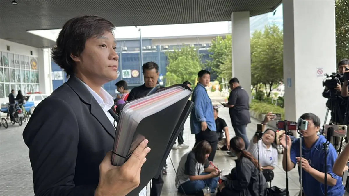 หลักฐานเด็ด สีกามัดพระดังโยกเงิน 12 ล. จากบัญชีมูลนิธิซุกต่างแดน