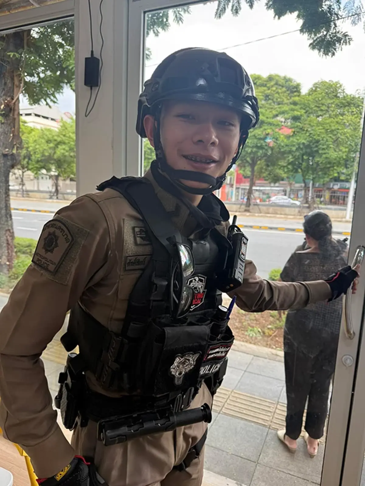 สาวไทยพาผัวฝรั่งมากินข้าว หมดเกลี้ยงทุกจาน ก่อนบอกค่าอาหารแพง