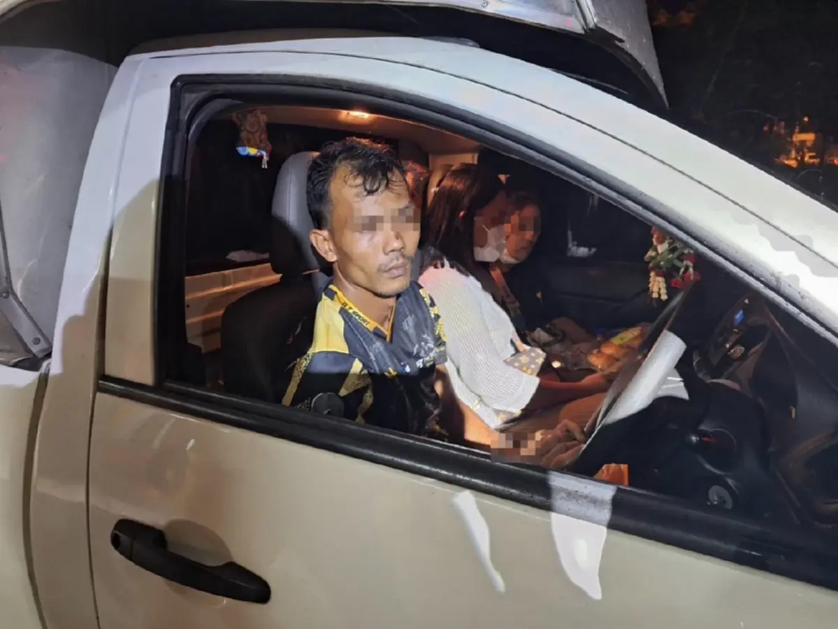 จับกระบะตู้ทึบขนต่างด้าว อัดแน่นมาเต็มคัน นับจำนวนสุดพีค 