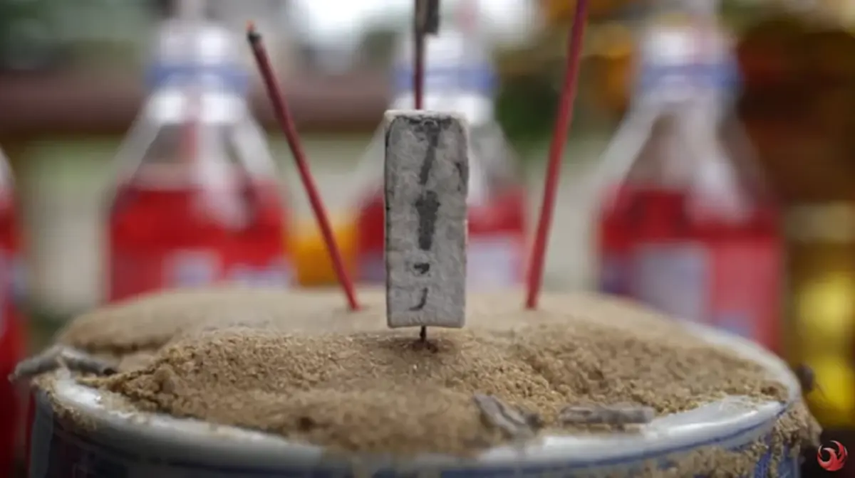 รายการดังบุกเลี้ยงหม้อไฟสุสานไร้ญาติ ก่อนจุดธูปเห็นเลขมงคลชัด