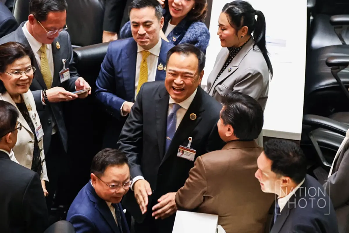 เผยโฉม "9 งูเห่า"เพื่อไทย  สวนมติพรรค โหวต"อนุทิน"เป็นนายกฯ