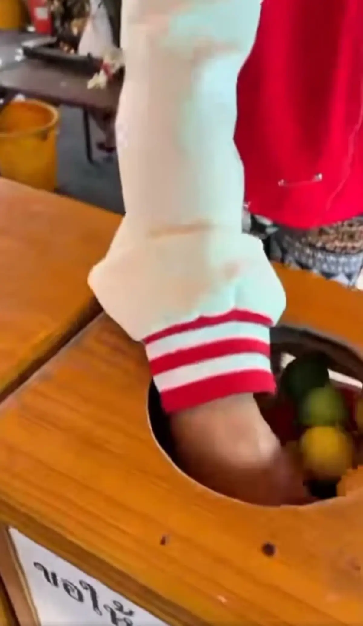 ส่อง มนต์สิทธิ์ คำสร้อย ล้วงไหปิงปองวัดหัวลำโพง หยิบได้เลขสวย