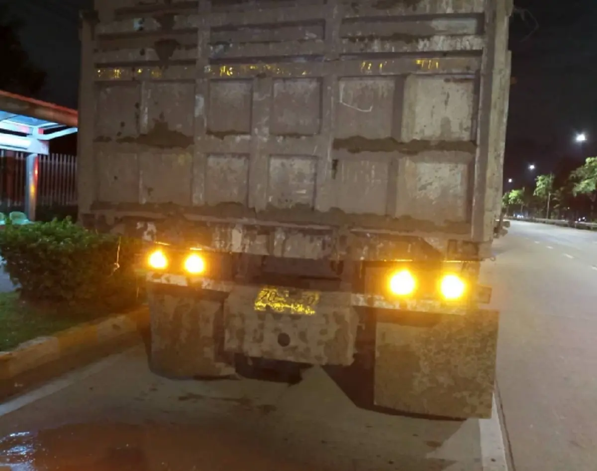 ดับอนาถ นักฟุตซอลทีมโรงเรียนดัง ขี่จยย.ชนท้ายสิบล้อเสียชีวิต