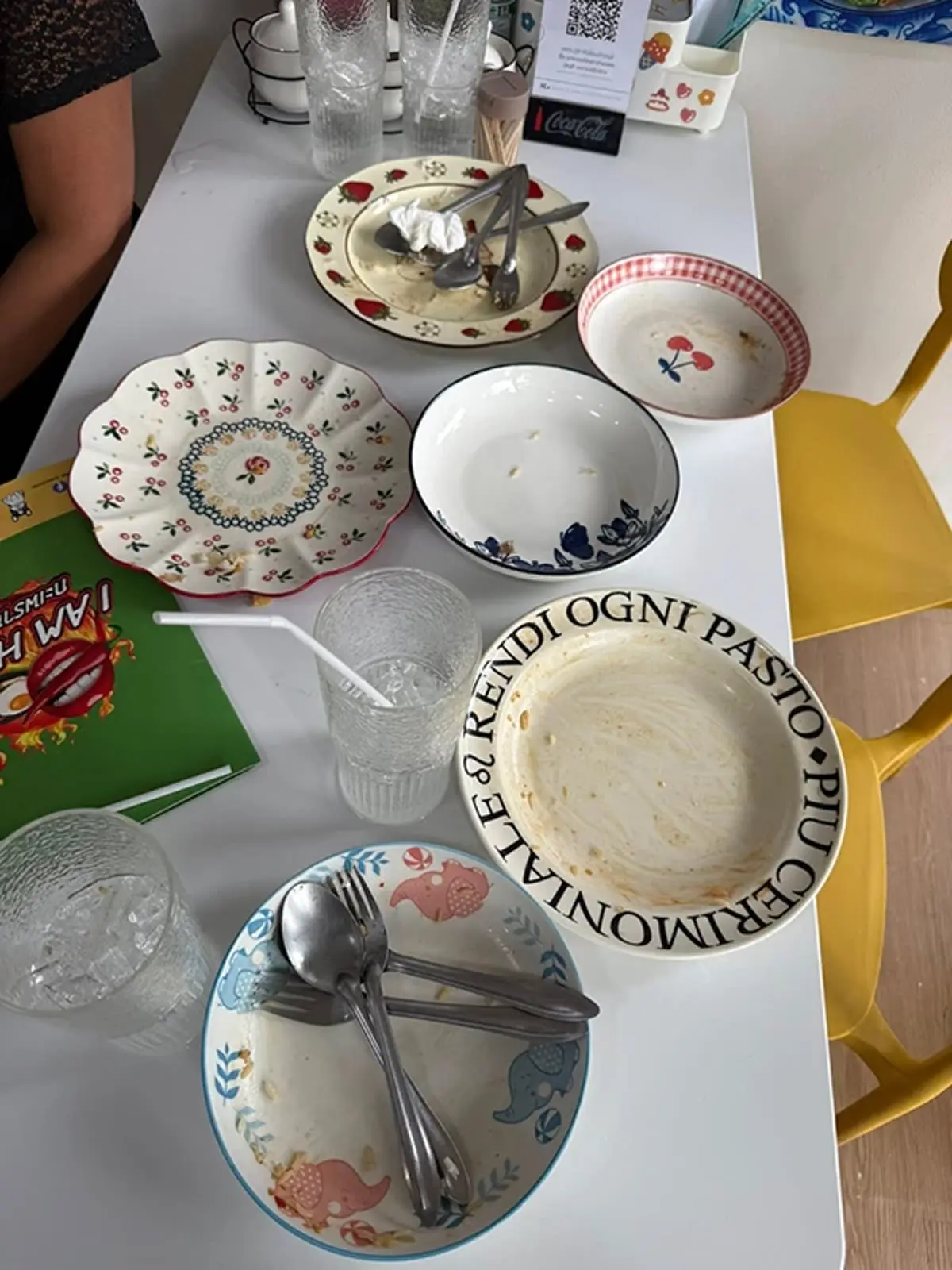 สาวไทยพาผัวฝรั่งมากินข้าว หมดเกลี้ยงทุกจาน ก่อนบอกค่าอาหารแพง