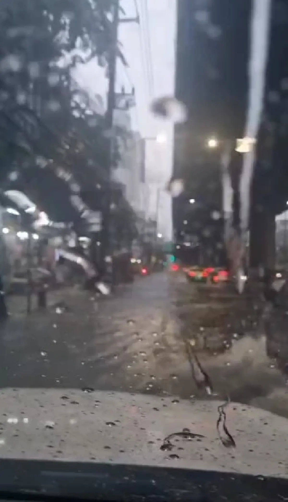 เตือนฝนยังหนัก อ่วมยันพรุ่งนี้ เปิดพิกัดโดนหนักสุดร้อยละ 80