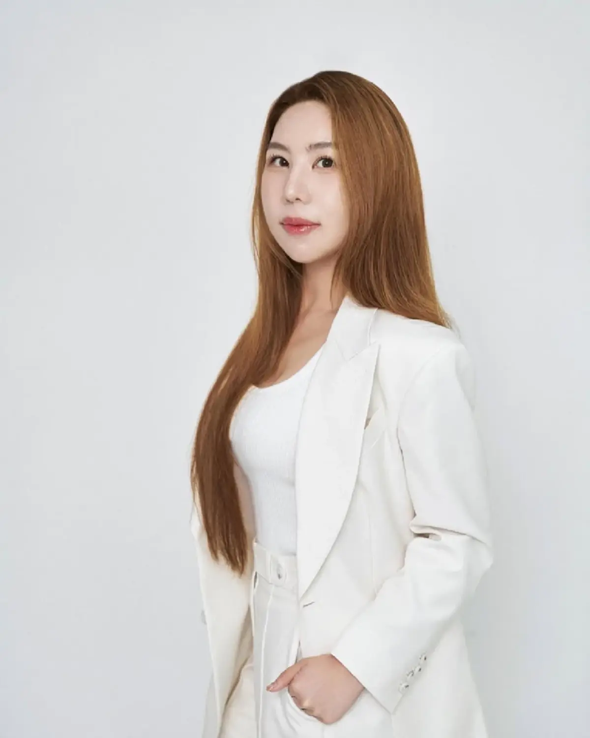 ไทม์ไลน์ดราม่า "ดาราฮุบกิจการ" ศึกหุ้นบริษัท แตกหักกลางโหนกระแส