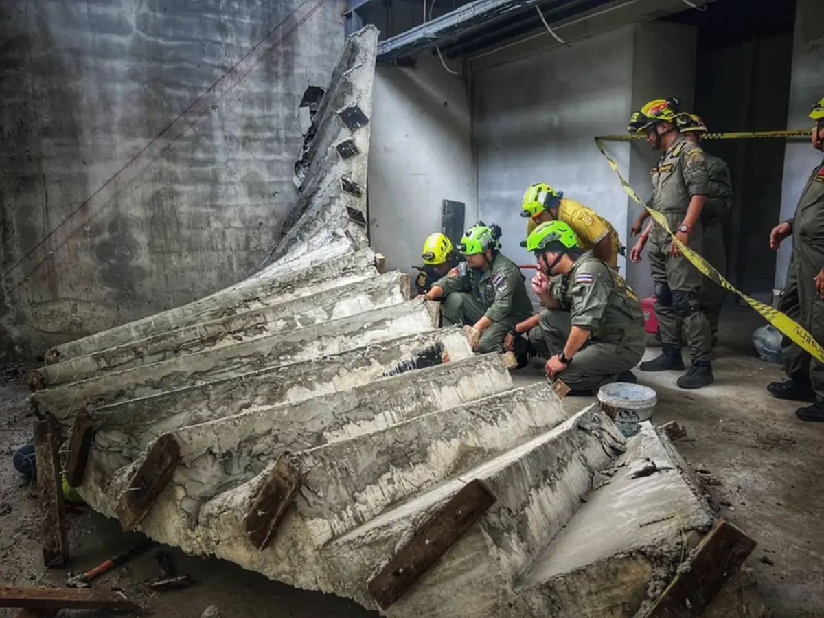 สลดคนงานถูกบันไดถล่มทับร่างดับอนาถ ย่านถนนเทียมร่วมมิตร