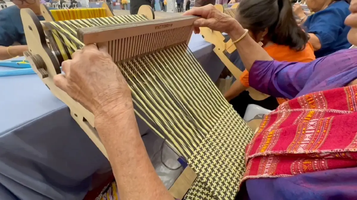 จากเส้นใยสู่เรื่องราวความรัก ไขความหมายของ กี่ทอแบบคู่รัก ในอดีต