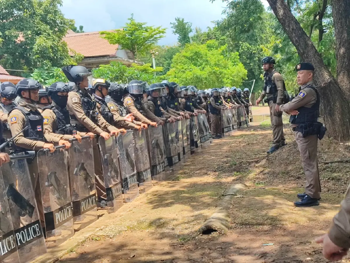 "เขมร"ป่วนบ้านหนองหญ้าแก้ว จนท.ไทยจัดให้กระสุนยาง-แก๊สนํ้าตา