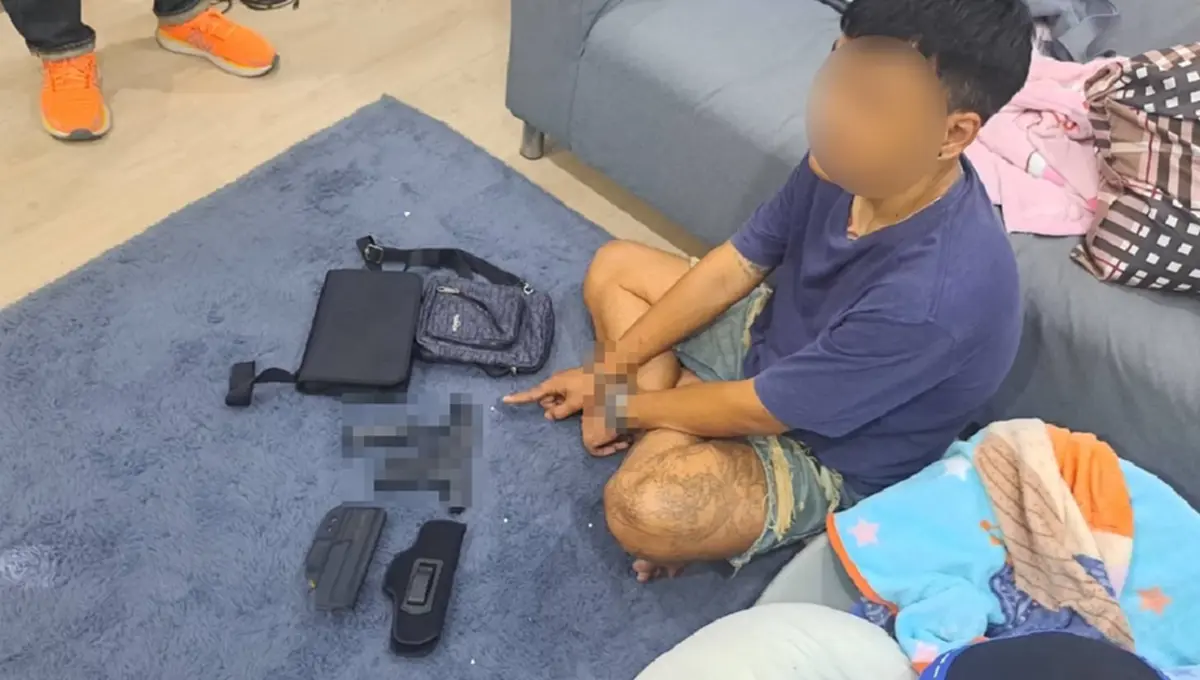 ตร.บุกจับ หนุ่มปืนดุ โมโหแฟน ยิงทะลุห้องเพื่อนบ้าน โดนไป 3 ข้อหา