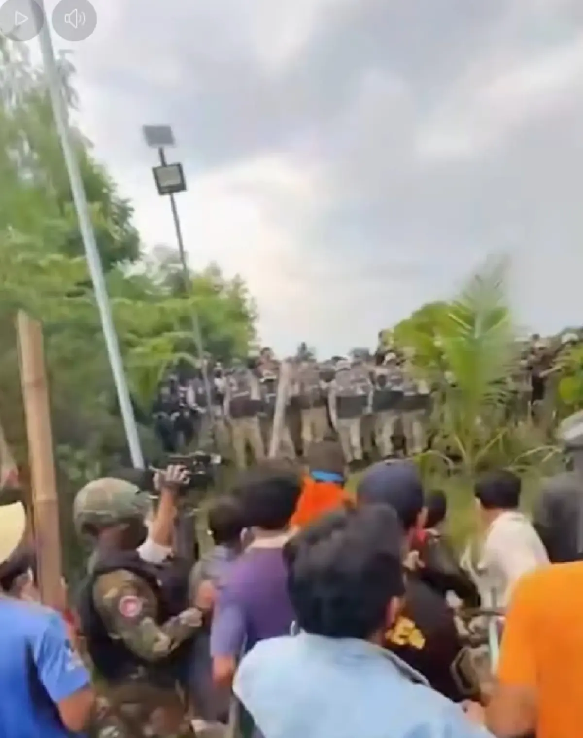 ถึงว่า มาเยอะ เขมรรวมตัวที่หนองหญ้าแก้ว เพจดังเดาเหตุผลโดนใจ