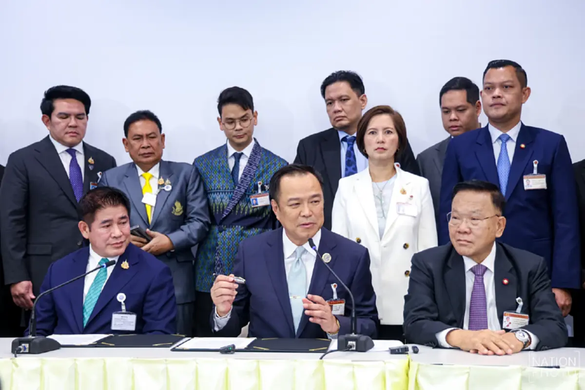 เปิดโฉมหน้า 8 สส.งูเห่าเพื่อไทย ขนโหวต"อนุทิน"นั่งนายกฯคนที่32