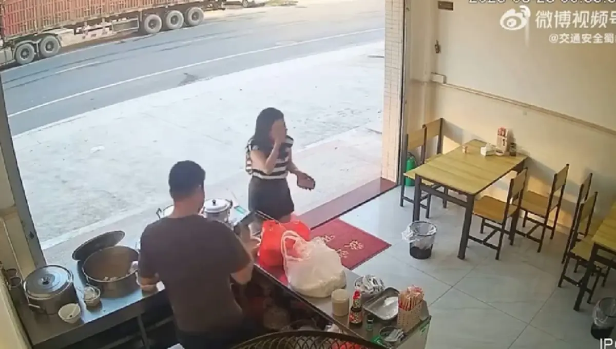 พรหมลิขิตชัด ๆ สาวมาซื้อข้าว เจอพ่อค้าเป็นแฟนเก่า หลังแยกทาง16 ปี