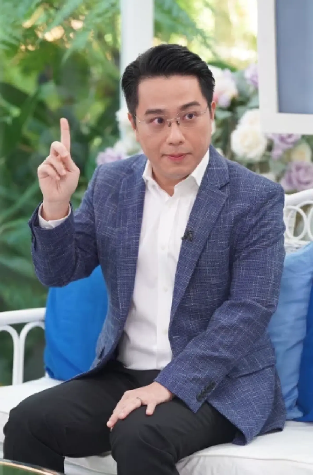 หมอดูดัง เตือน 2 ราศี ระวังตัวราหูอมอาทิตย์ ใช้สติสวดมนต์เยอะๆ