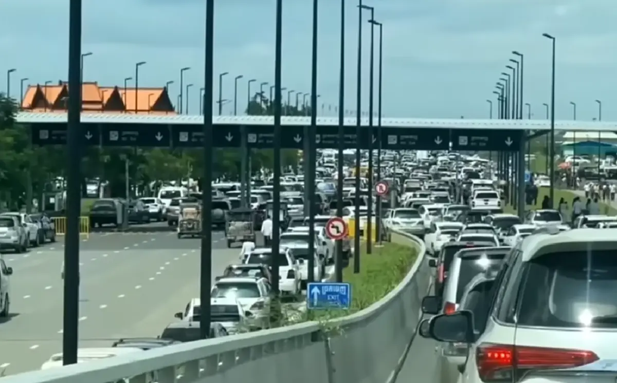 "บักบอย"อินฟลูฯเขมรเย้ยไทย นอนผวาเพราะสนามบินเตโชใหญ่กว่า