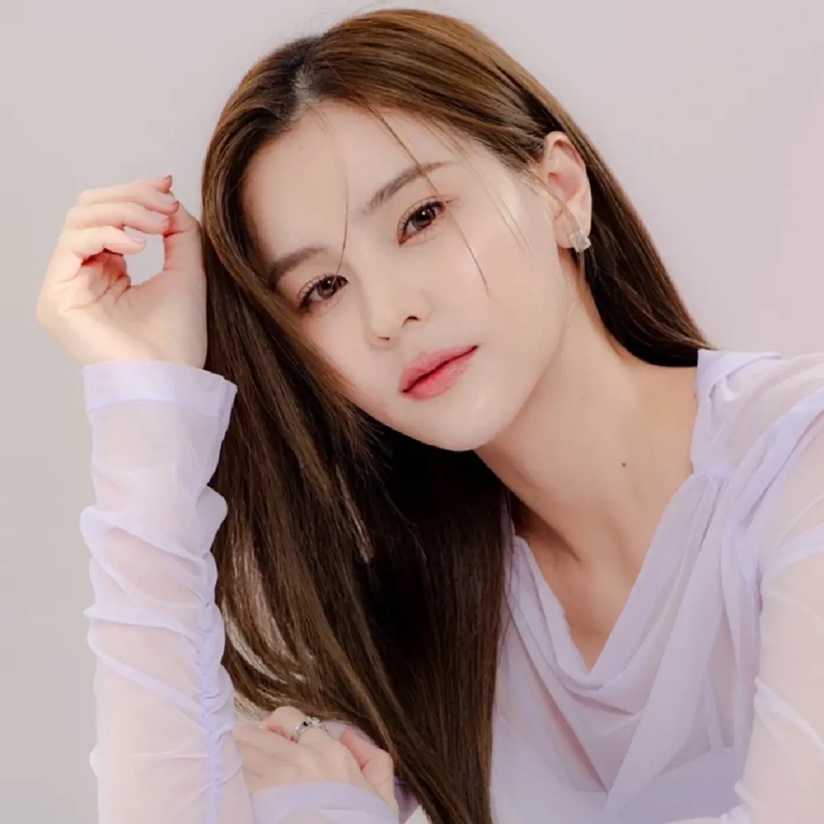 \"ออม สุชาร์\" พูดแล้ว หลังโดนโยงดาราดังฮุบกิจการ100ล้านแบบเงียบๆ