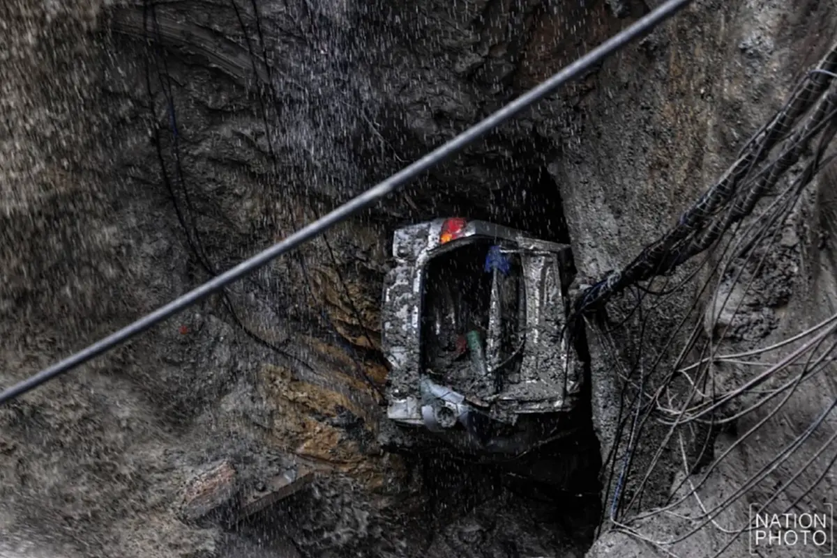 เปิดคลิปก่อน "ถนนทรุด" ถึงบอกว่าโชคดีแค่ไหนที่ไม่มีผู้บาดเจ็บ