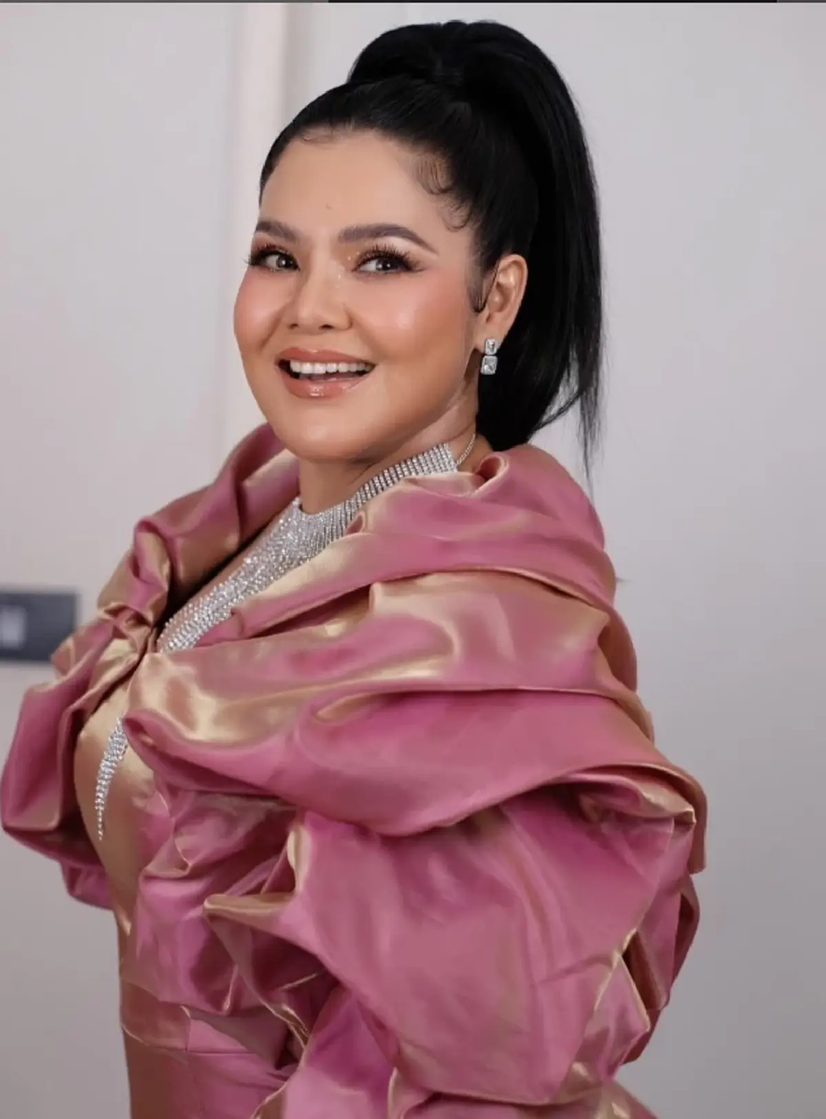 เปิดทะเบียน "ฮาย อาภาพร" แมวคลอดลูกในรถ เห็นแล้วต้องซูมดีๆ