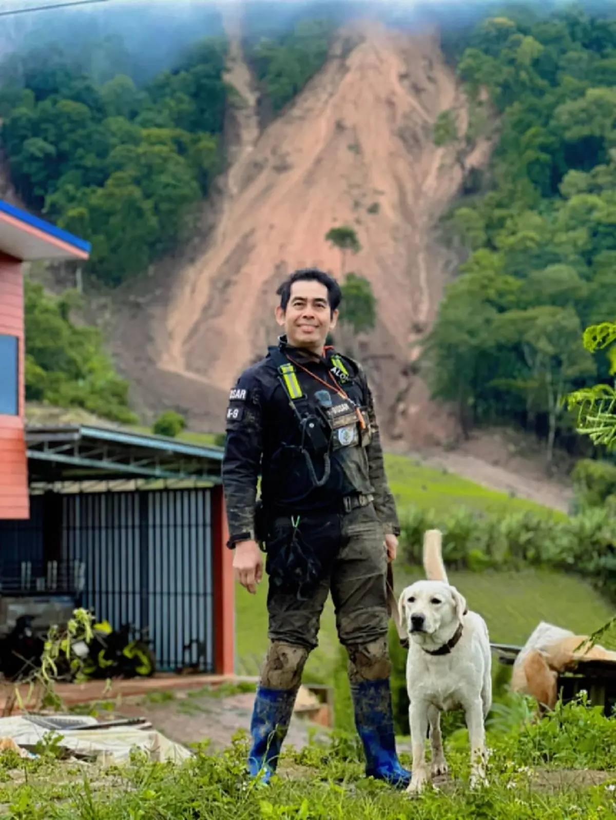 ฮีโร่ 4 ขา K9 สีนวล ช่วย 1 ชีวิตเล็ก ๆ จากเหตุดินถล่มบ้านปางอุ๋ง