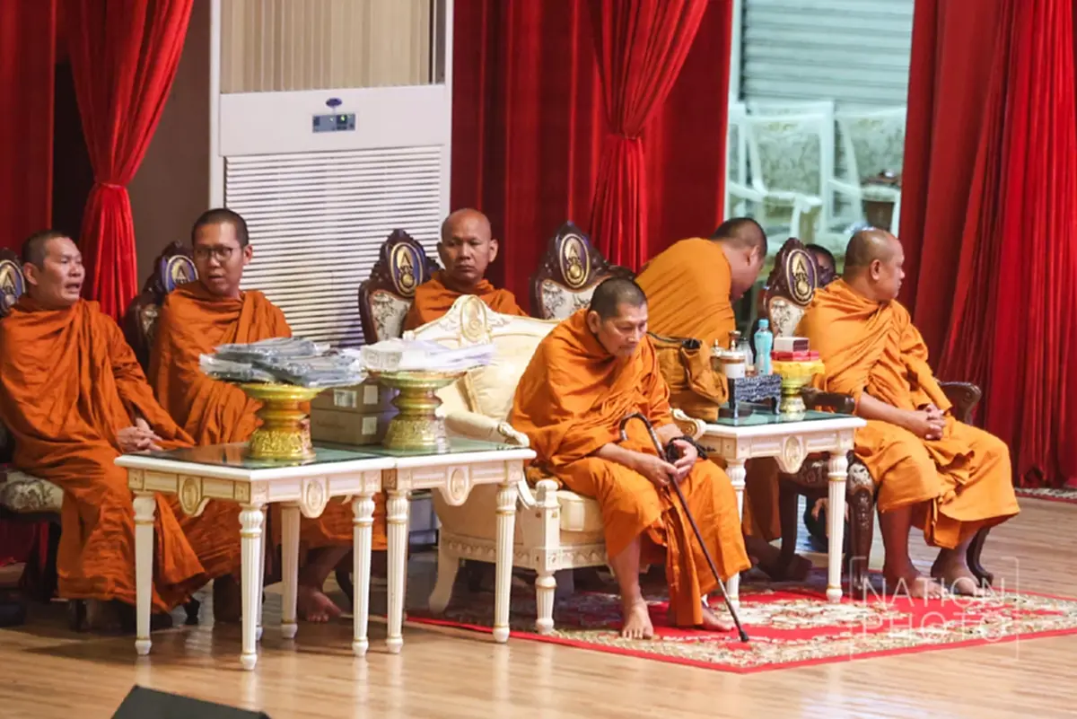 ทะเบียนรถ "หลวงปู่ศิลา" ในงานพิธีอุทิศส่วนกุศลแด่ 16 ทหารกล้า