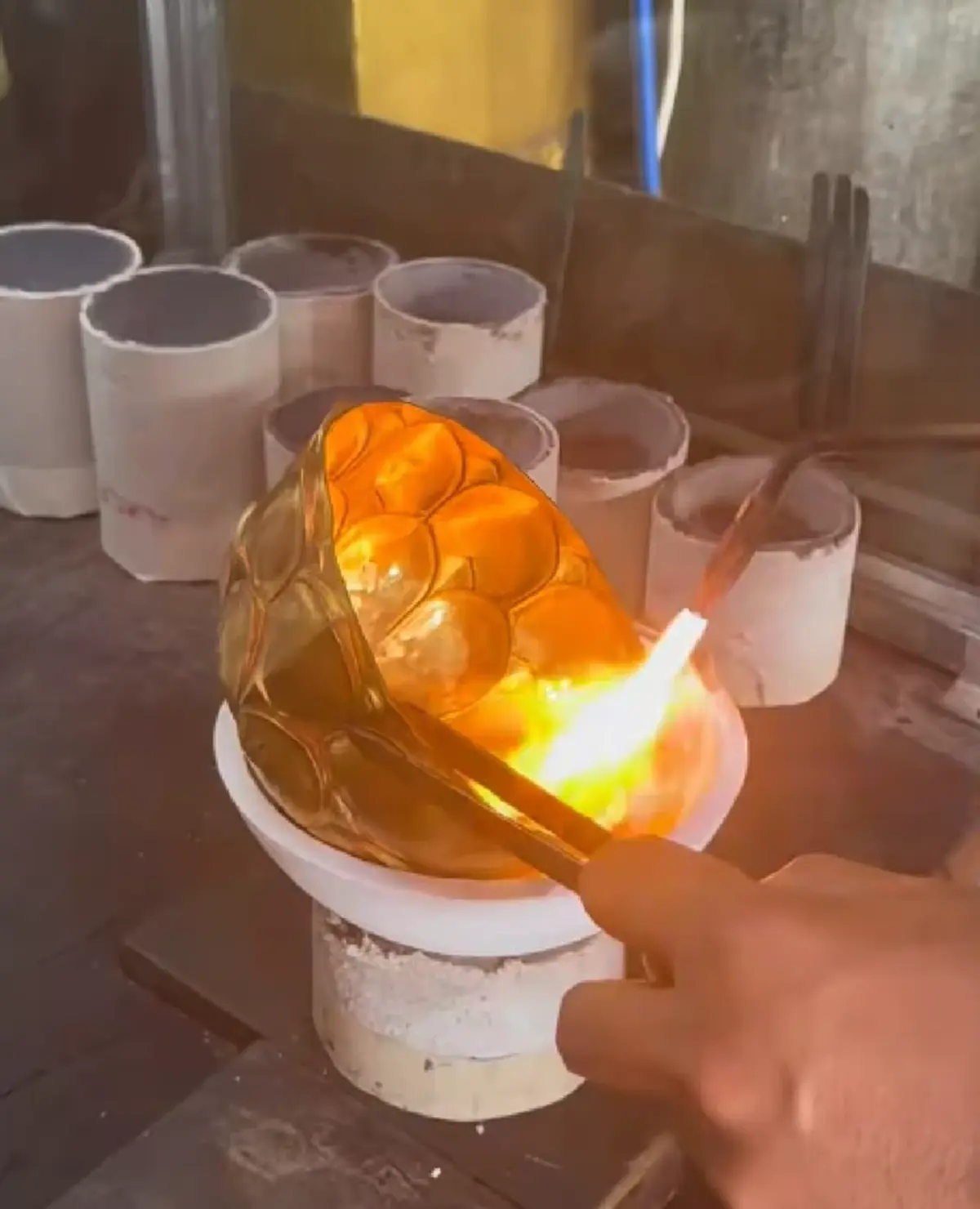 ลูกค้านำขันทองคำ สมบัติคุณทวดมาหลอม มือสั่นรู้ราคาที่ได้