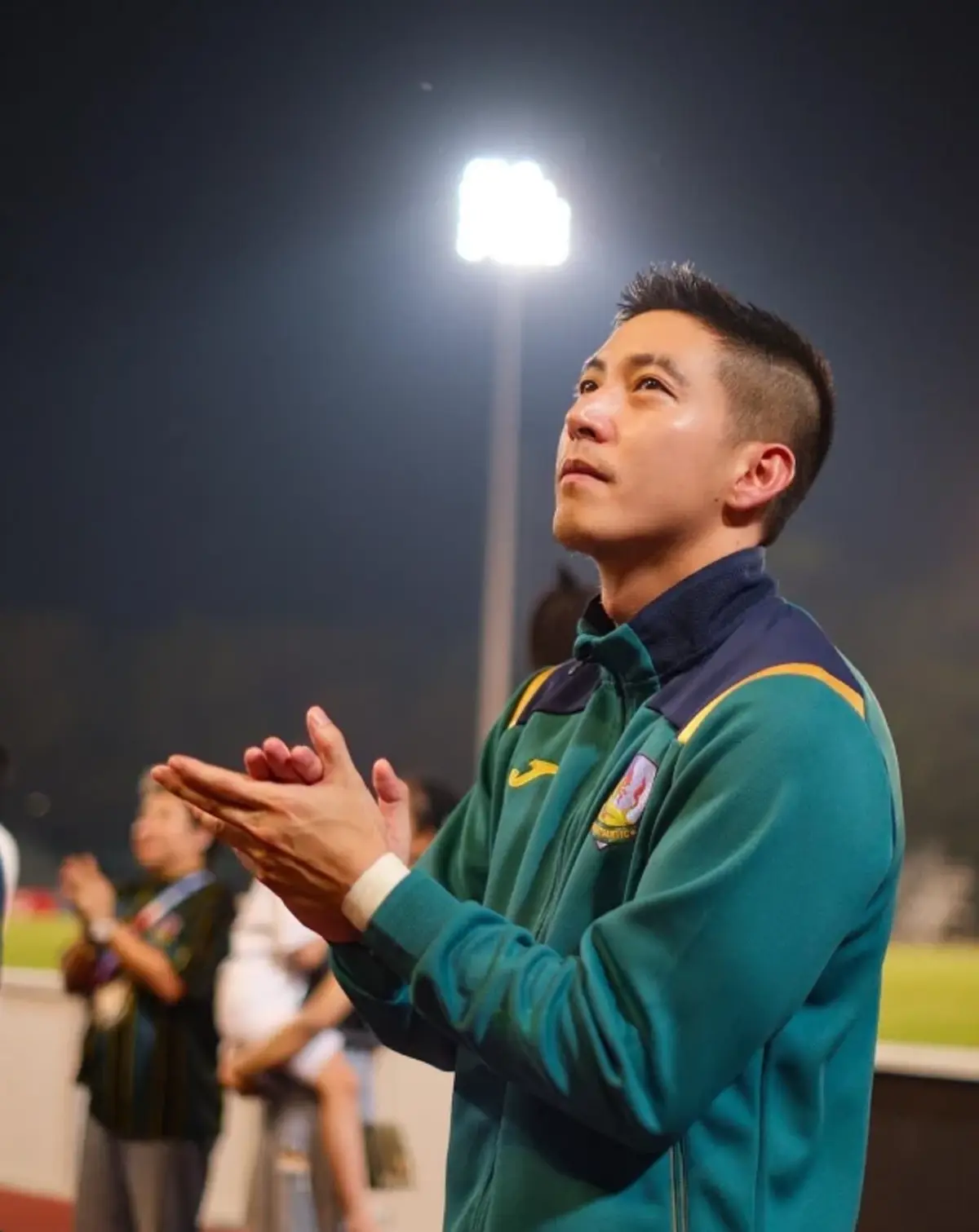 แห่สงสัย "โตโน่ ภาคิน" เดินช้อปปิ้งคู่สาวปริศนากลางกรุง