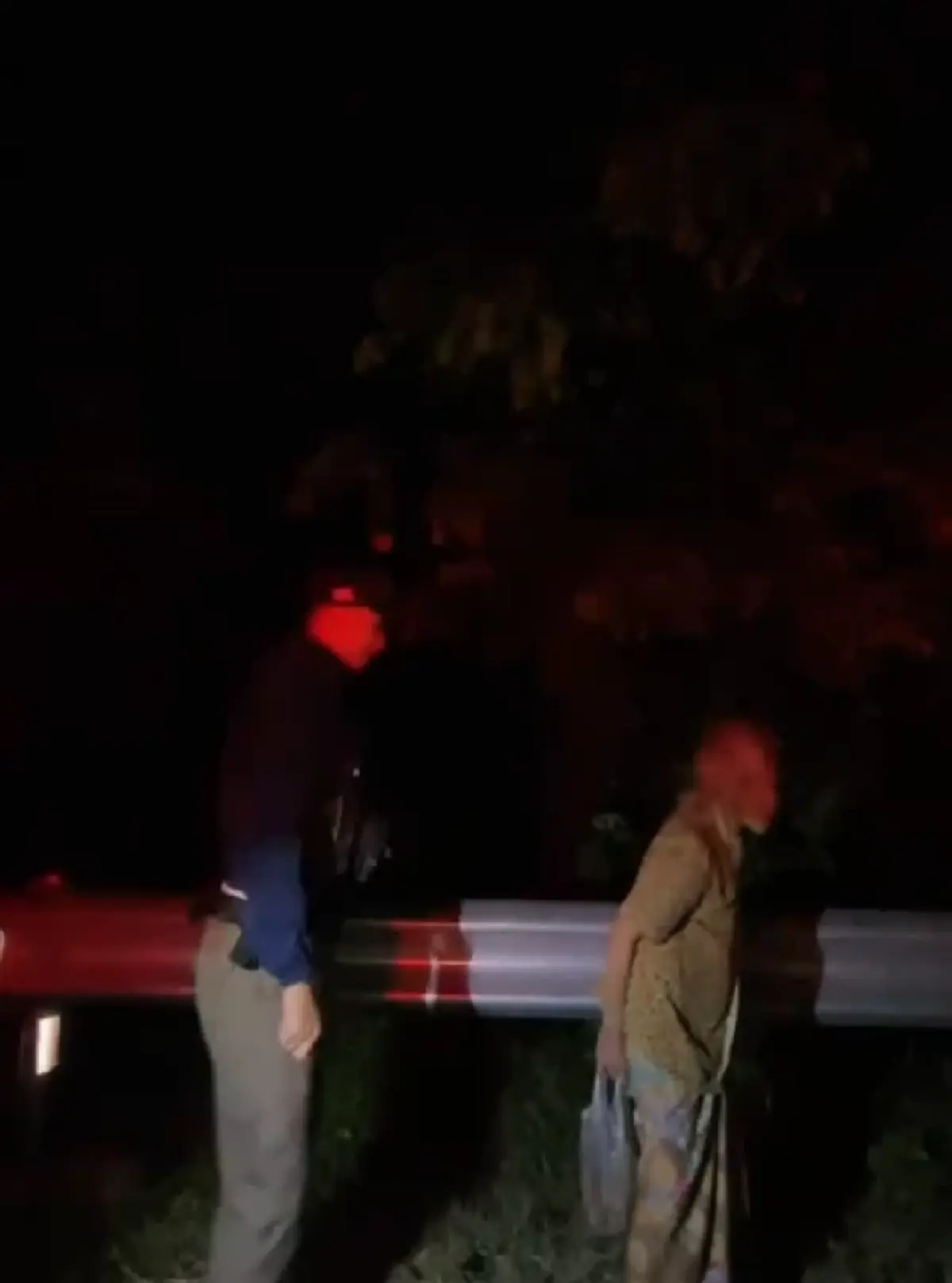 หลอน ตร.เจอยายนั่งถอนหญ้า ตอนตี 4 ถามบ้านอยู่ไหน ชี้ไปยิ่งขนลุก