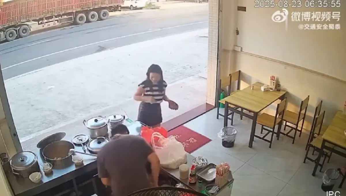 พรหมลิขิตชัด ๆ สาวมาซื้อข้าว เจอพ่อค้าเป็นแฟนเก่า หลังแยกทาง16 ปี
