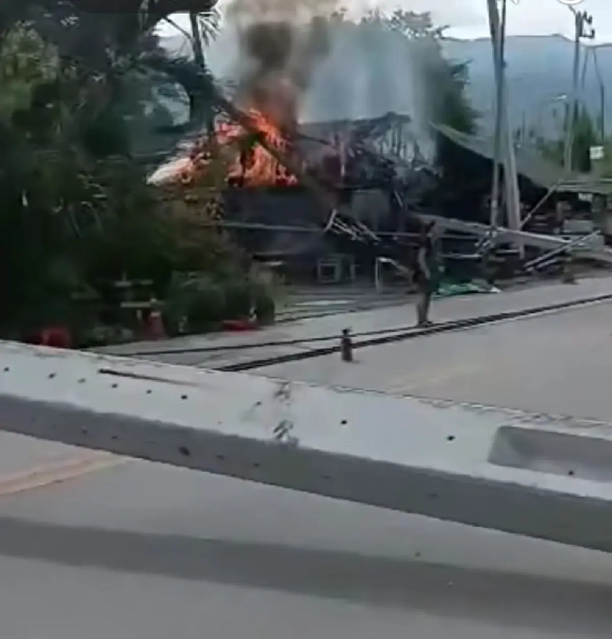 อาลัย รถบัส The Voice เกิดอุบัติเหตุรถชนเสาไฟฟ้า ดับสลด