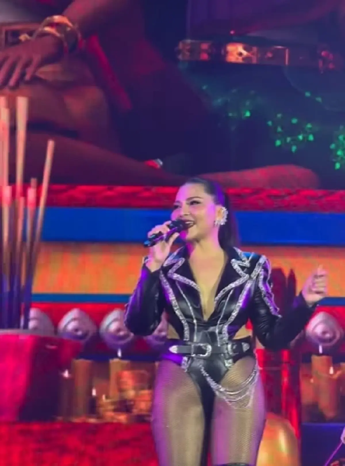 ผิดหรอ "ต้นหอม" ฟาดแรง เจอดราม่า หลังลุกเต้นในงานคอนเสิร์ต