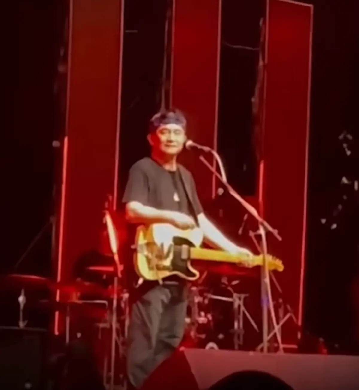 ด่าเดือด \"ปู พงษ์สิทธิ์\" ซัดคนดูน่ารังเกียจ หลังเห็นธงชาติที่ชู