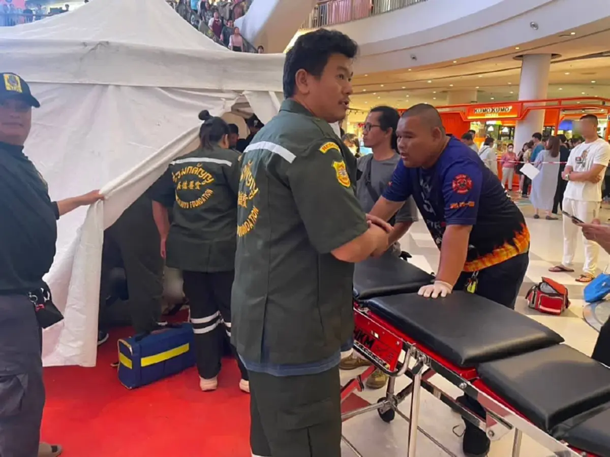 หนุ่ม นศ. เสียชีวิตแล้ว หลังถูกจับแอบถ่าย ก่อนพลัดตกชั้น 4 ห้างดัง