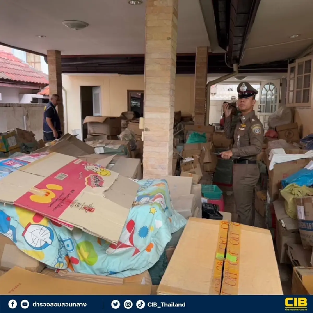 CIB ยึดของกลางหมื่นชิ้น 20 ล้าน หูฟังปลอม-อุปกรณ์ชาร์จโทรศัพท์