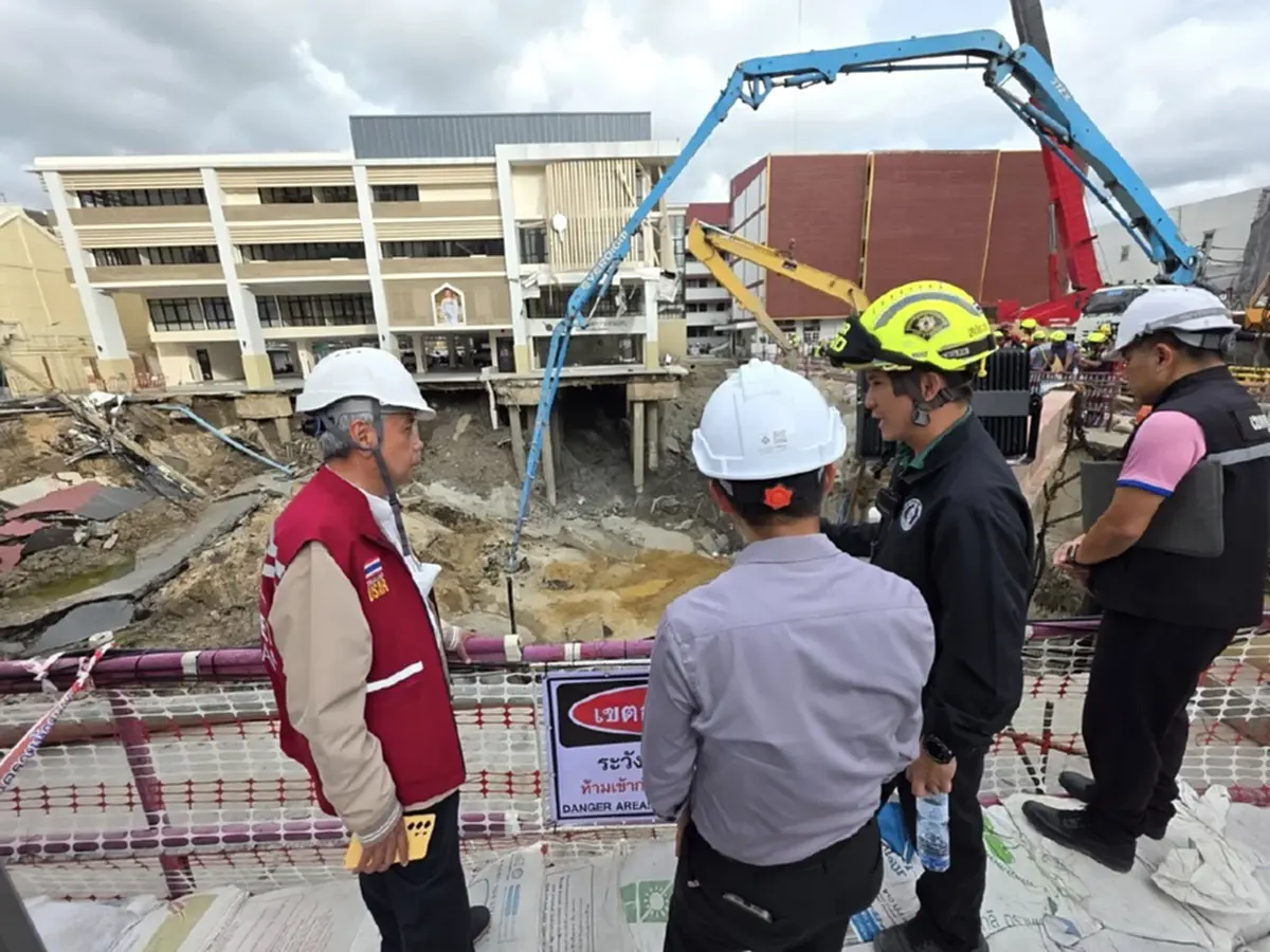 พบ"โพรงใต้ปูน"ถนนทรุดสามเสน ปรับแผนหยุดถมทรายชั่วคราว