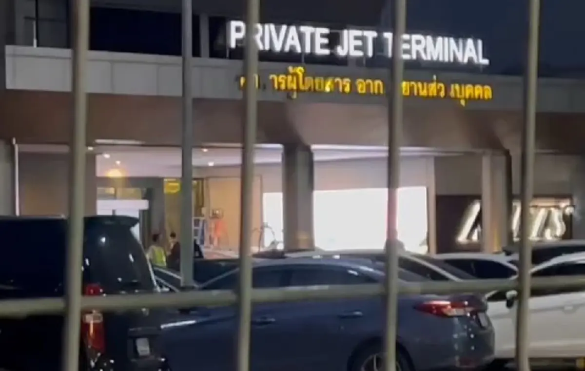 "ทักษิณ ชินวัตร" บินออกจากไทยแล้ว ก่อนศาลนัดฟังคดีชั้น 14