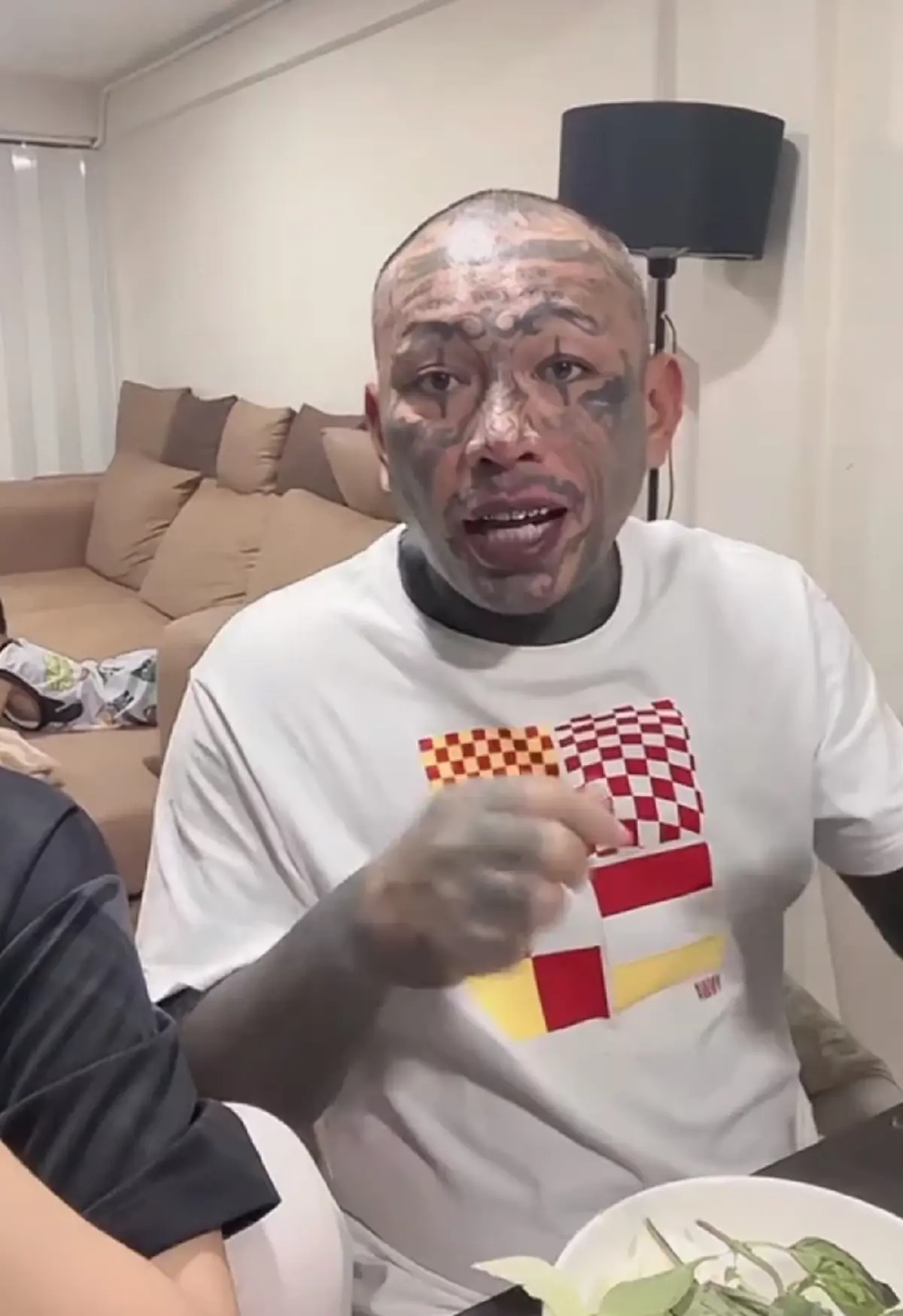 เก่ง ลายพราง แจงปมหลังถูกนักร้องสาวแจ้งความ เหตุตามไปคอนโด