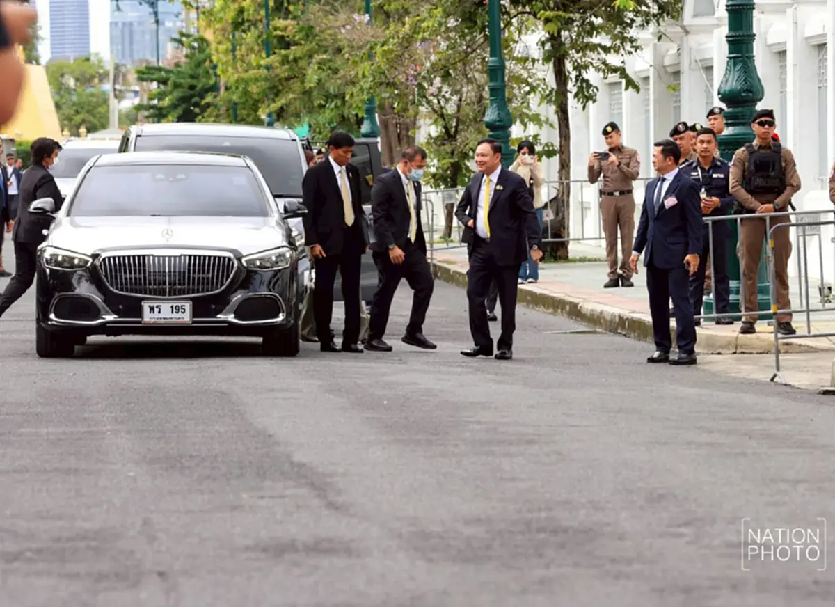 "ทักษิณ"ไม่รอดคดีชั้น14 ศาลสั่งจำคุก1 ปี นำตัวเข้าเรือนจำทันที