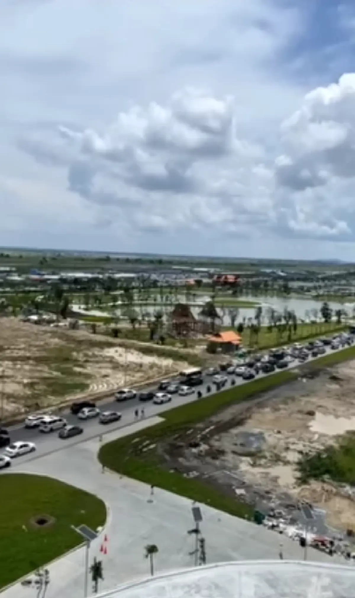 "บักบอย"อินฟลูฯเขมรเย้ยไทย นอนผวาเพราะสนามบินเตโชใหญ่กว่า