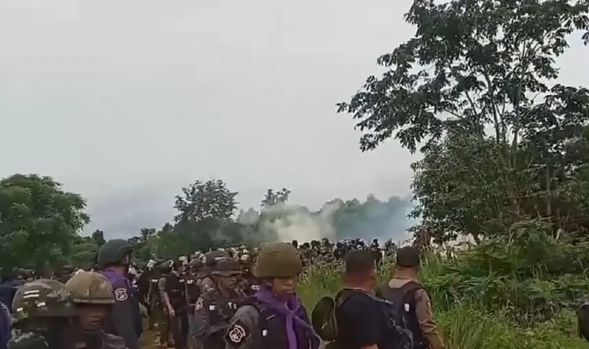 "เขมร"ป่วนบ้านหนองหญ้าแก้ว จนท.ไทยจัดให้กระสุนยาง-แก๊สนํ้าตา