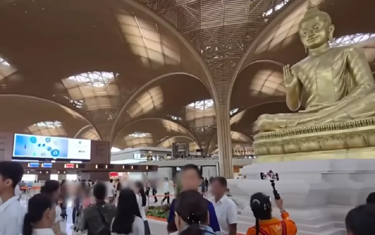 "บักบอย"อินฟลูฯเขมรเย้ยไทย นอนผวาเพราะสนามบินเตโชใหญ่กว่า