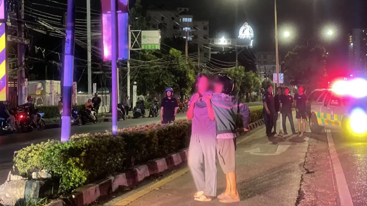 ระทึก หนุ่มถือมีด จี้แฟนสาวกลางถนน ญาติเข้าห้ามก่อนรู้สาเหตุ