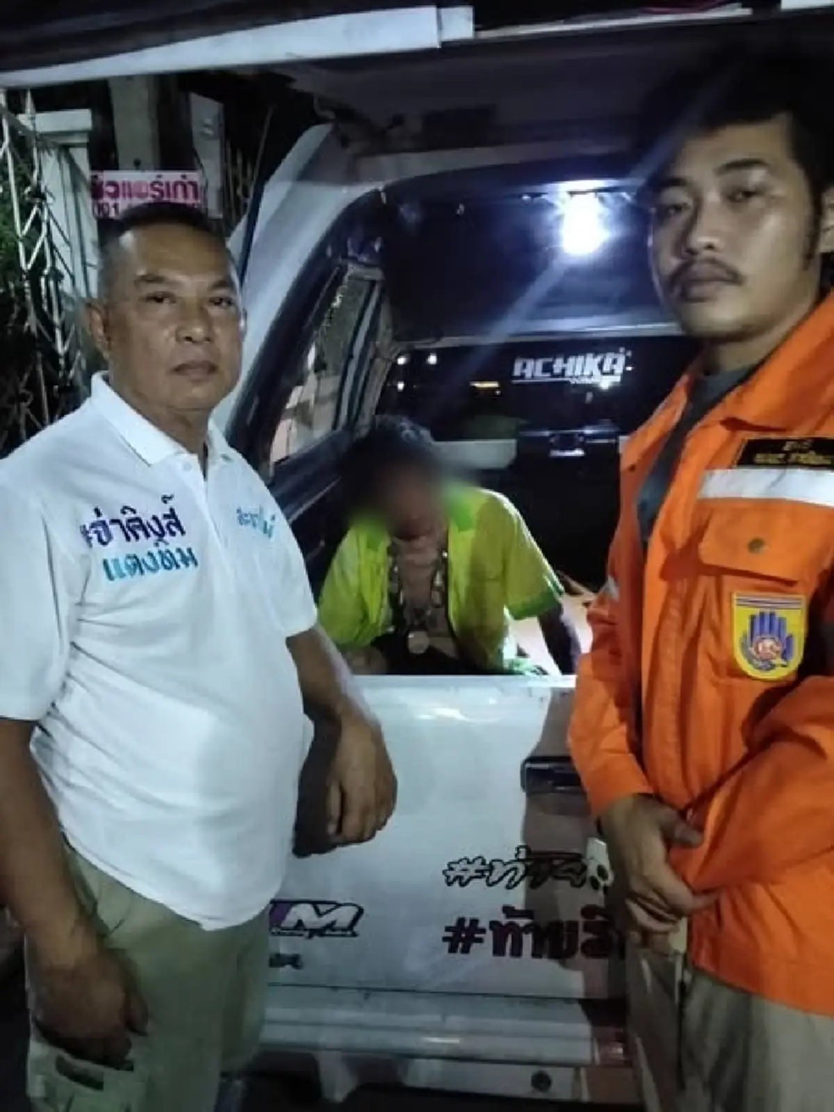 สุดใจดำ ลูกเมียขับรถพาคุณตา วัย 80 มาทิ้งให้อดอยากข้างถนน