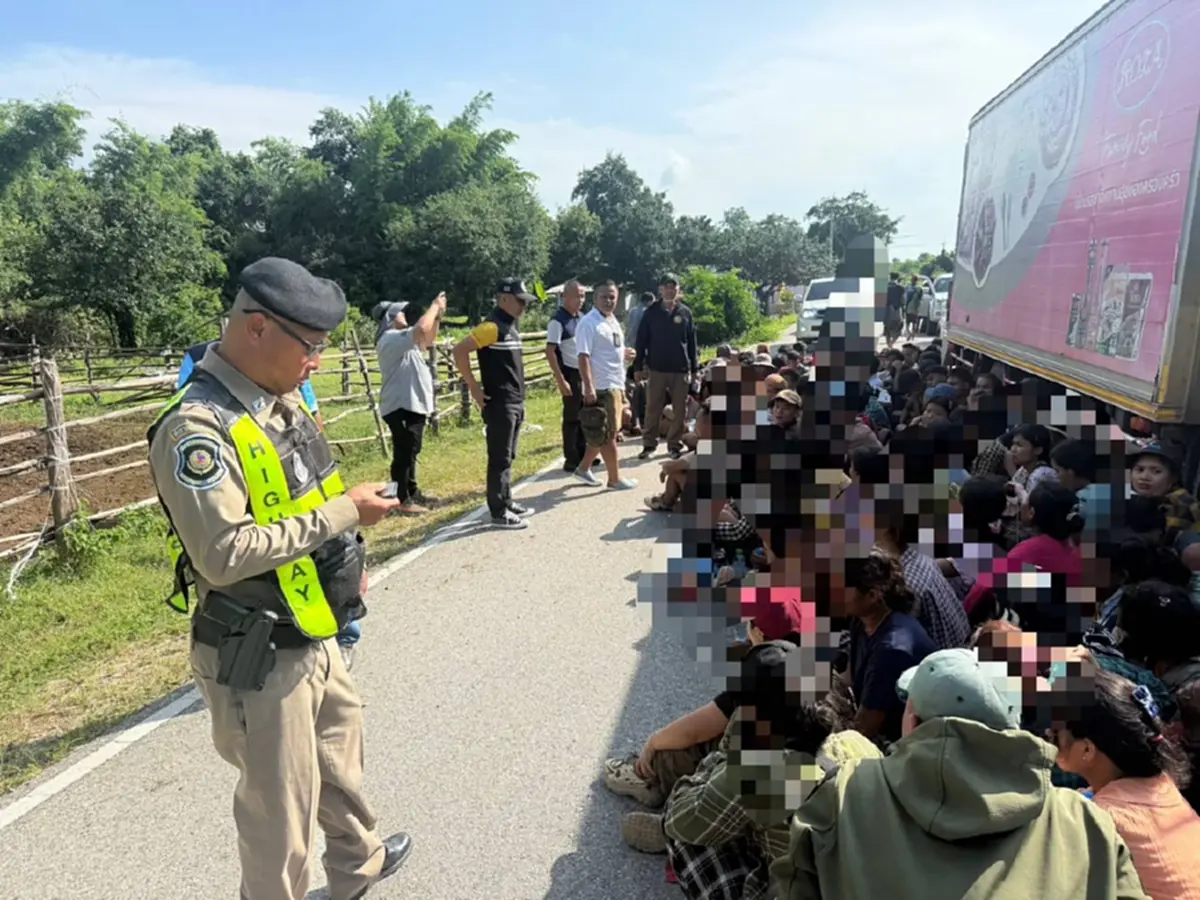 เปิดท้ายรถตะลึง จับ 6ล้อตู้ทึบ ขน"แรงงานเมียนมา"105 คน