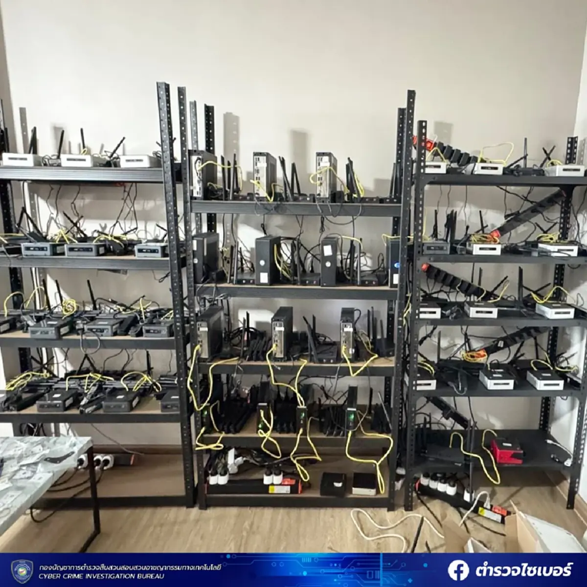 บุกคอนโดดังย่านประเวศ เจอหลักฐานเพียบ รู้ตัวเจ้าของห้องยิ่งพีก