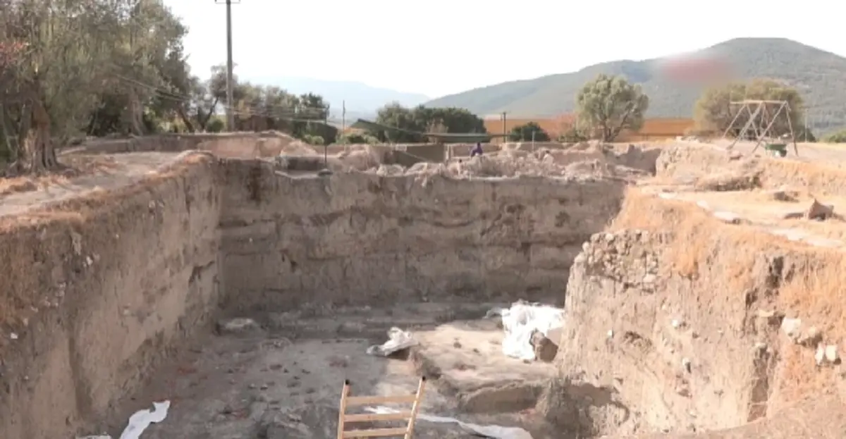 ขุดพบรูปปั้นชายหญิงโบราณ ขนาดเล็ก มีอายุกว่า 8,000 ปี