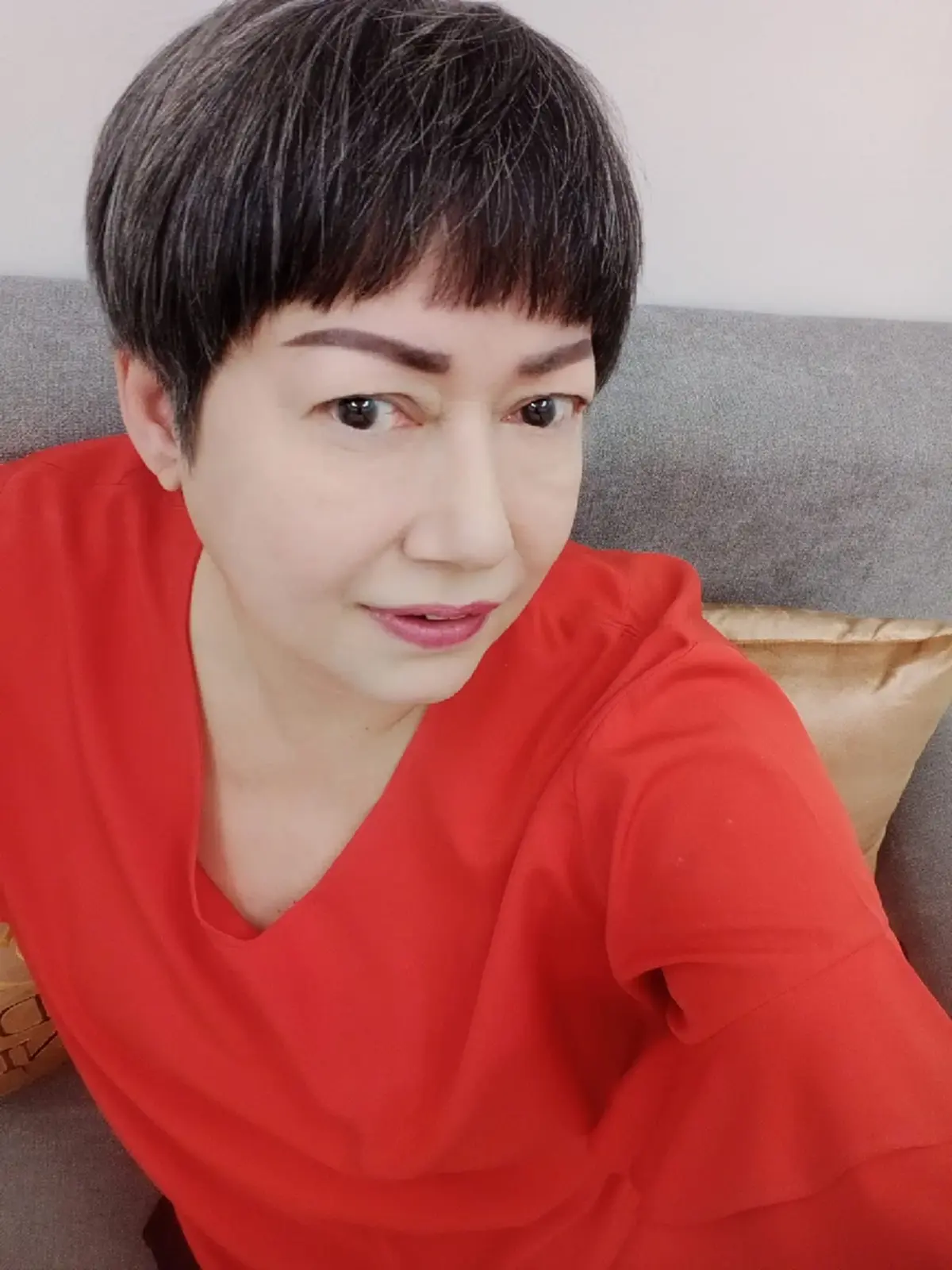 ยิ้มสู้ อดีตนักแสดงดัง โกนผมเตรียมรักษามะเร็งปอด แฟนๆ ส่งกำลังใจ