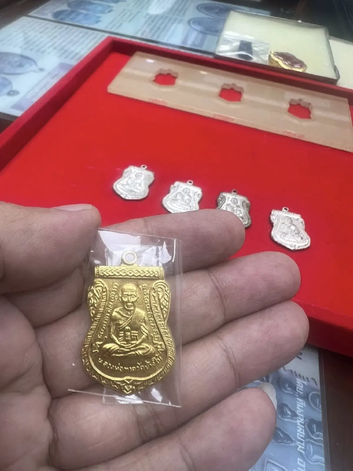 \"วุฒิ กระบี่\" เทียบชัด ตัวตัดเหรียญหลวงปู่ทวด ปี 08 เนื้อทองคำ