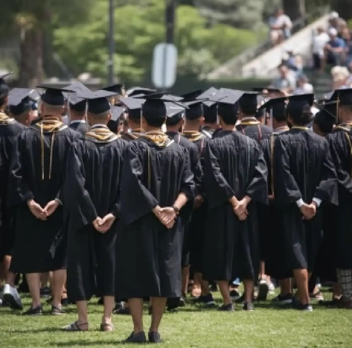 เปิด 10 อันดับ เงินเดือนเด็กจบใหม่เริ่มเท่าไหร่ พร้อมคณะยอดฮิต