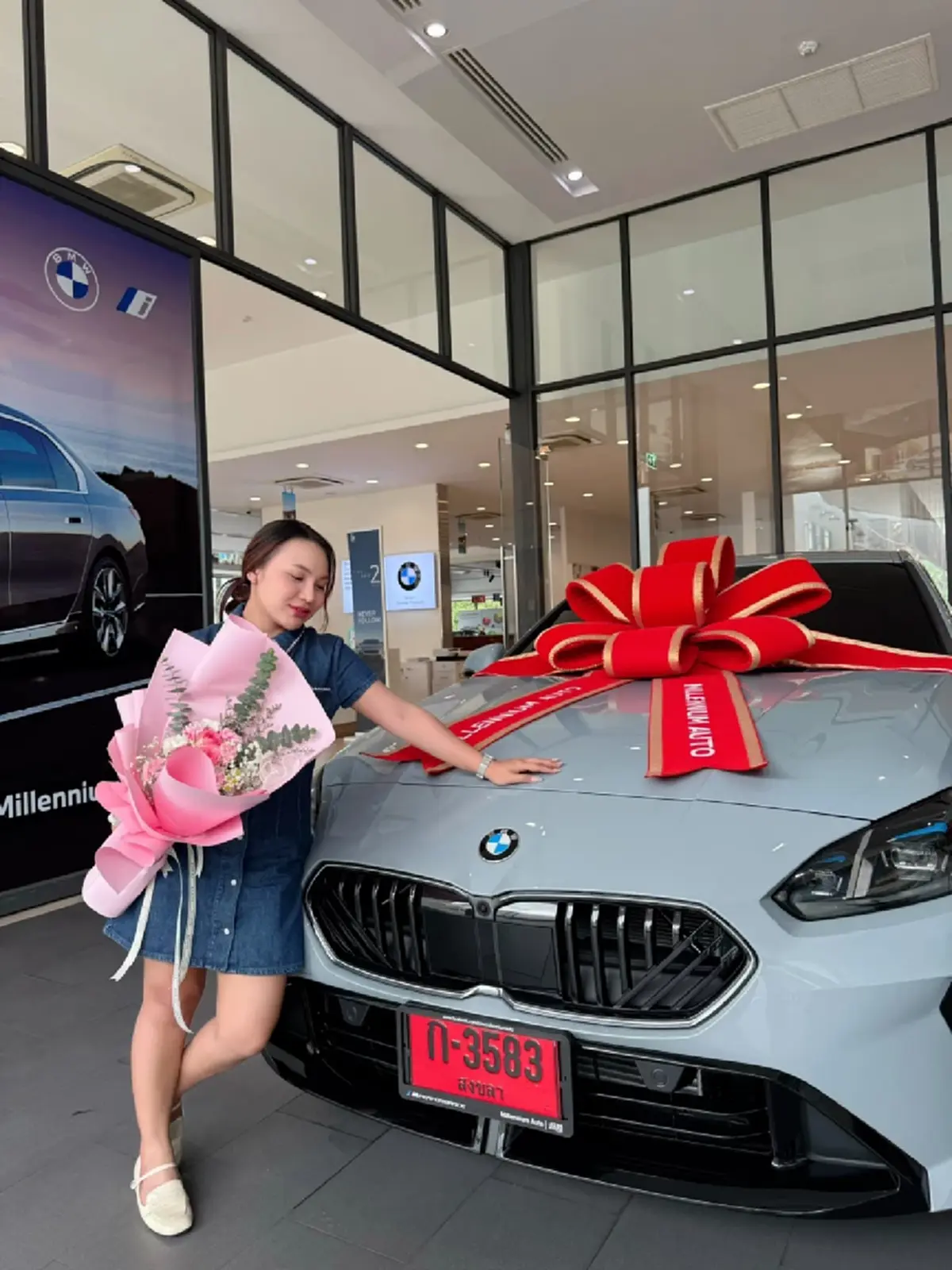 ลิลลี่ ถอยรถหรูเป็นของขวัญวันเกิด เผยทะเบียนรถสวยมาก